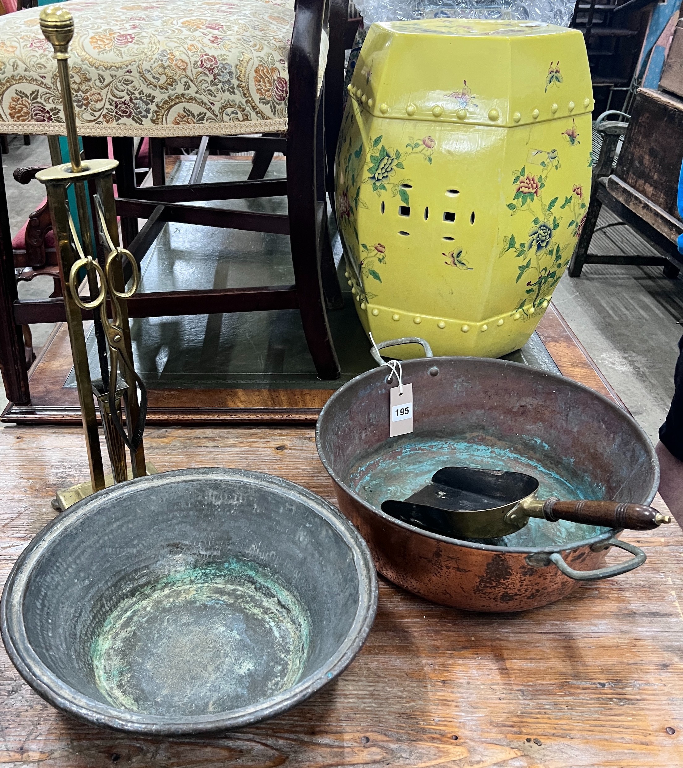 A copper preserve pan and sundry metalware *Please note the sale commences at 9am.